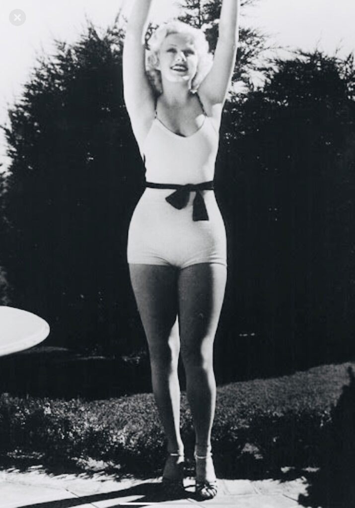 Jean Harlow în costum de baie one-piece