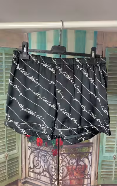 Pantaloni scurți PrettyLittleThing | M/EU40